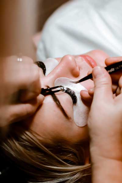Which Is the Best Type of Eyelash Extension for Me? 1 hayley kim design sRSRuxkOuzI unsplash